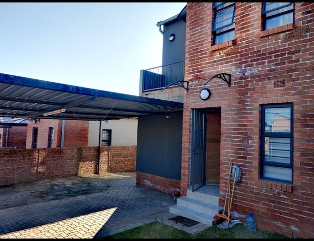 3 BEDROOM TOWNHOUSE FOR SALE IN SOUTH HILLS